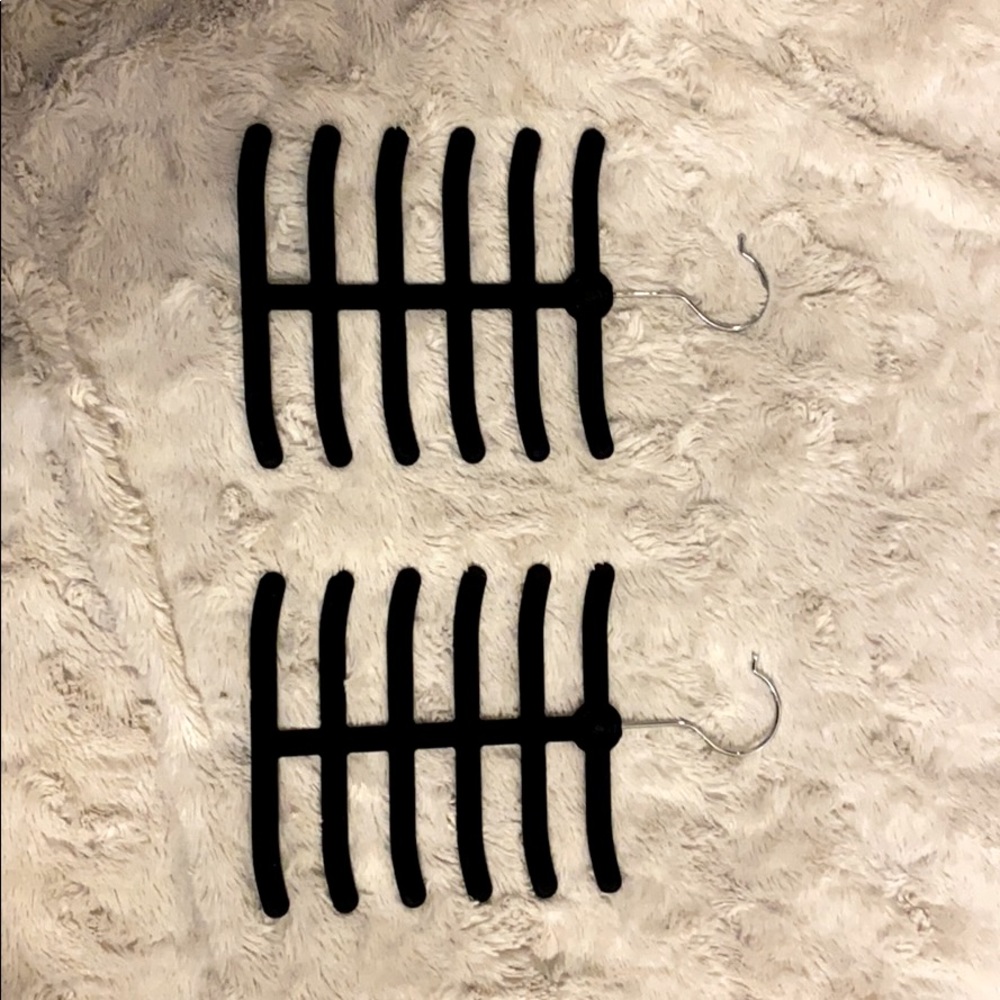 Velvet back tie hangers (2)